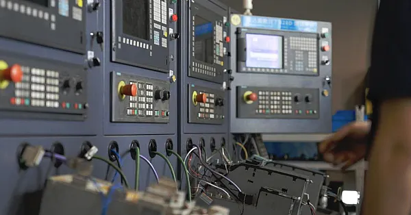 Banchi prova Siemens: Garantire il collaudo degli azionamenti con i sistemi SINUMERIK